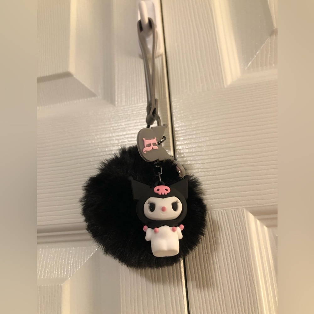 Black Pom Pom Kumoni Keychain - Picture 2 of 4